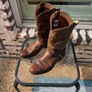 Frye Women’s Distressed Brown Leather Heeled Boots size 9.5 B